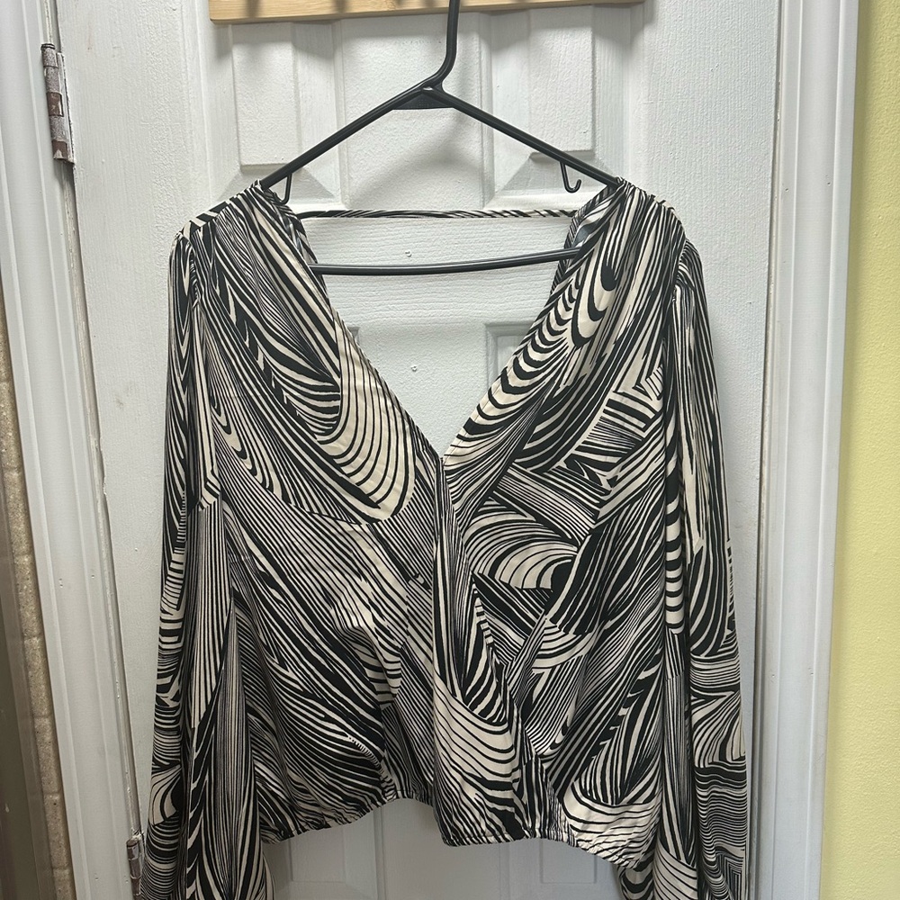 Women’s XL Express Wrap-Style Blouse NWT